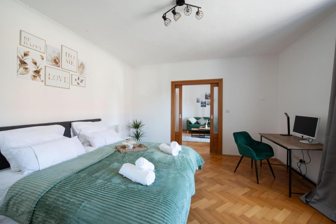 Bessa Homes 6 Personen 2 Schlafzimmer, 3 King Size, Betten, Balkon, Kueche Haag in Oberbayern 외부 사진